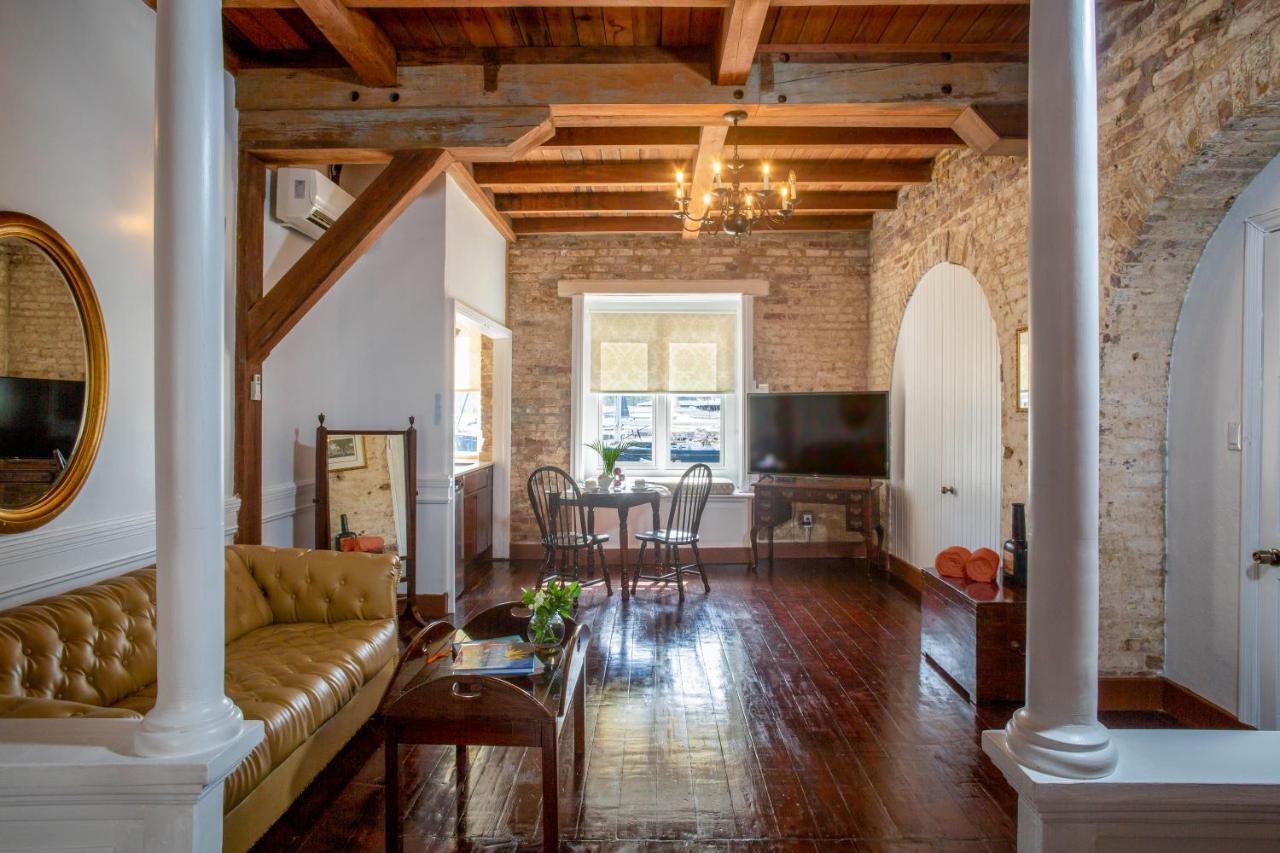Copper And Lumber Store Hotel English Harbour 외부 사진