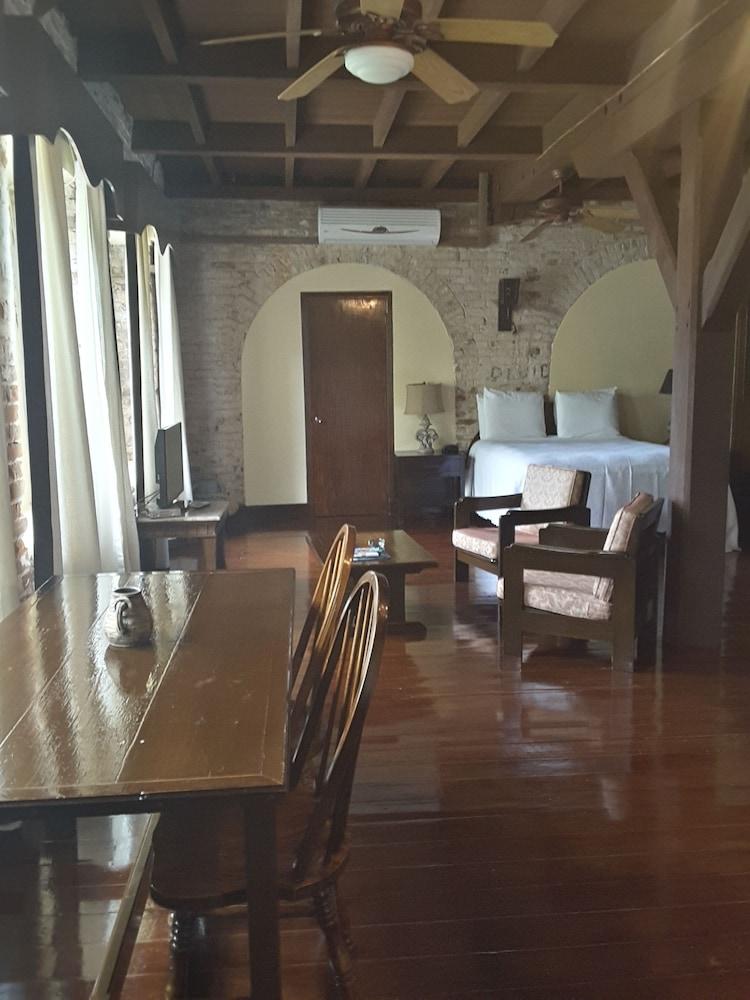 Copper And Lumber Store Hotel English Harbour 외부 사진
