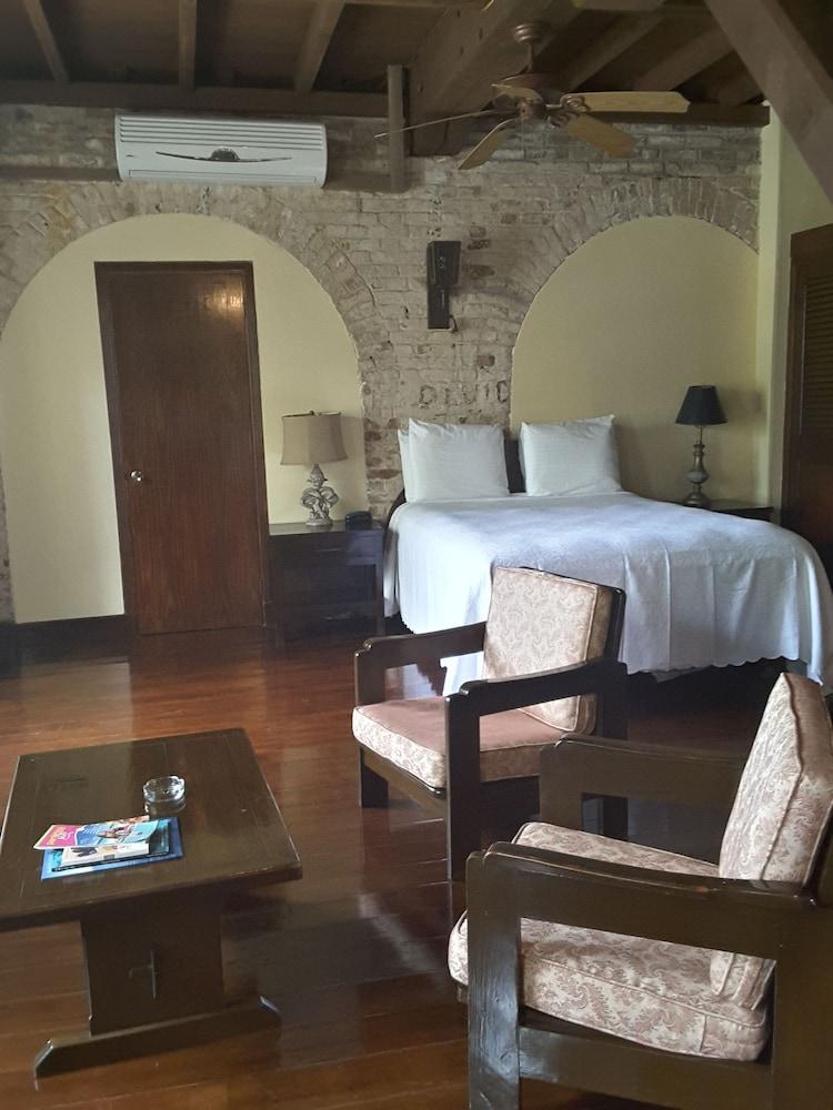 Copper And Lumber Store Hotel English Harbour 외부 사진