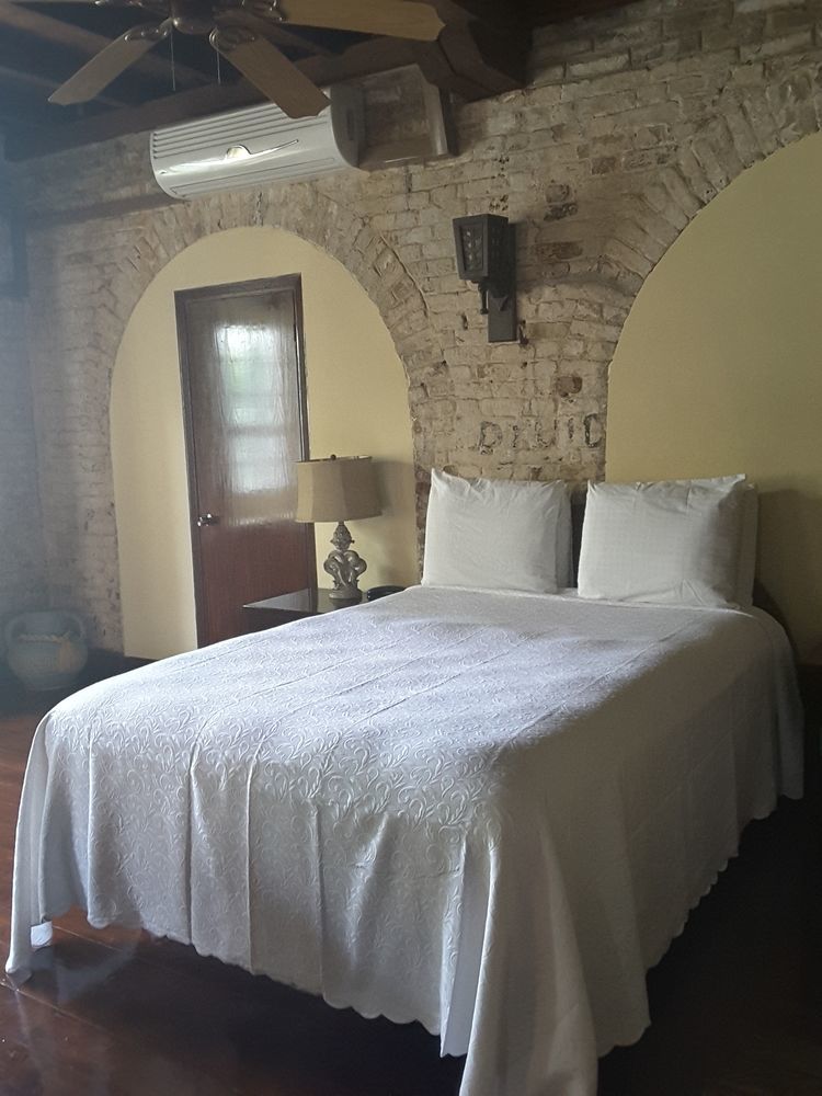 Copper And Lumber Store Hotel English Harbour 외부 사진